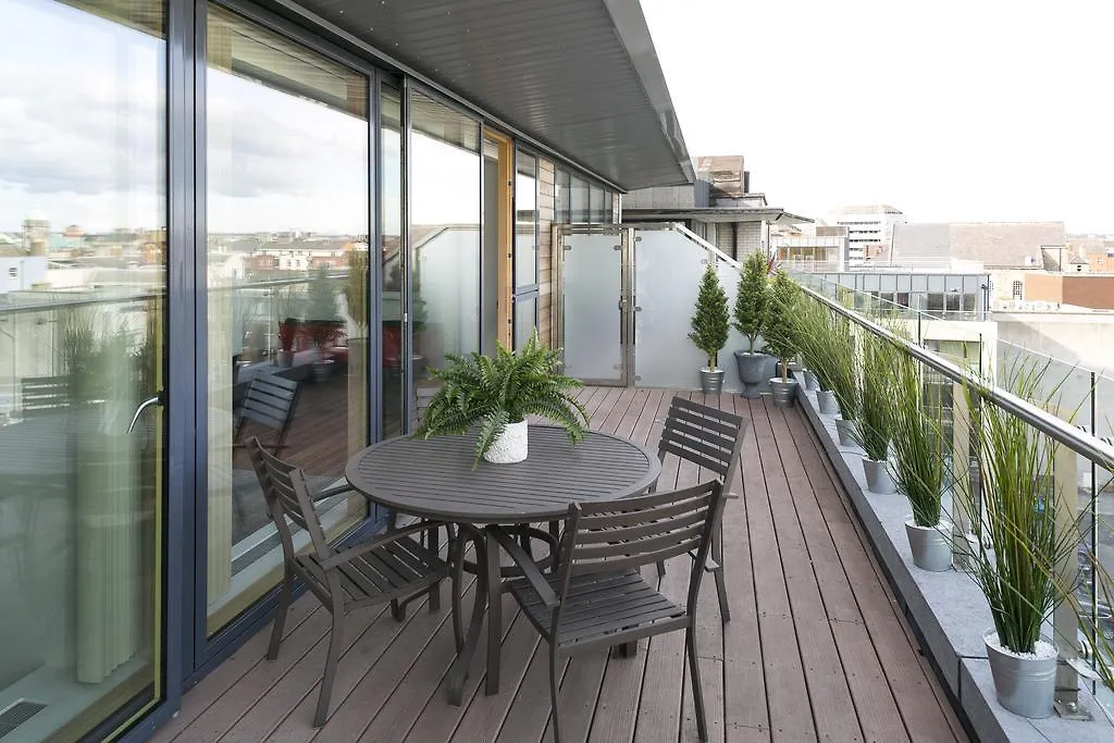 Stunning Penthouse Apartment Dublin 0*,